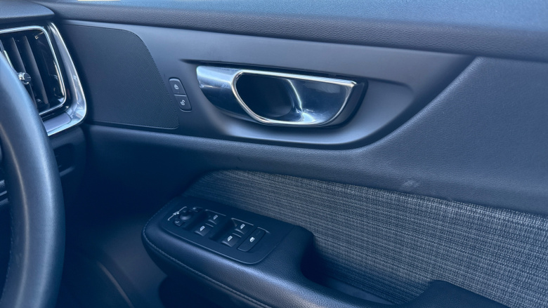 Volvo V60 2.0 B3P Momentum 5dr Auto [7 speed] Petrol Estate